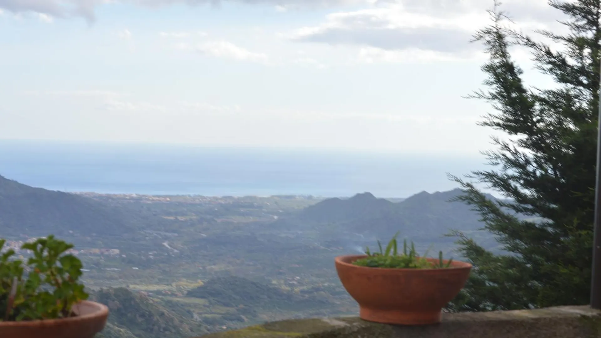 Vista Alcantara - Wellness Mountain-Top Retreat Motta Camastra Italy